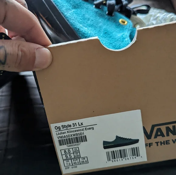Vans - Picture 3 of 3
